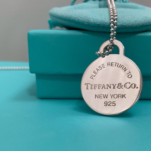 ♦️SOLD♦️ Return To Tiffany & Co. Round Pendant - Picture 4 of 7